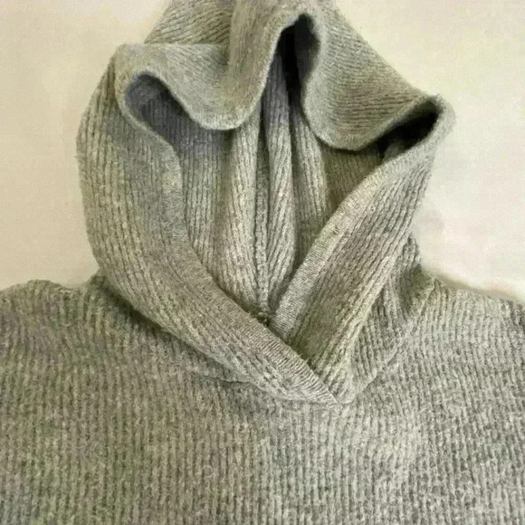 Frank & Oak Cropped Cable Knit  Hoodie Sweater Size Medium - Picture 4 of 8